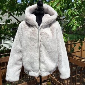 Modern faux fur jacket 🌸NWOT